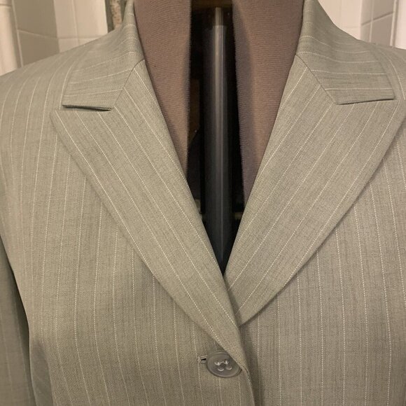 Le Suit. Size 18. Professional PinStripe Blazer. Lined. Rayon Blend. WTC. - Picture 2 of 6